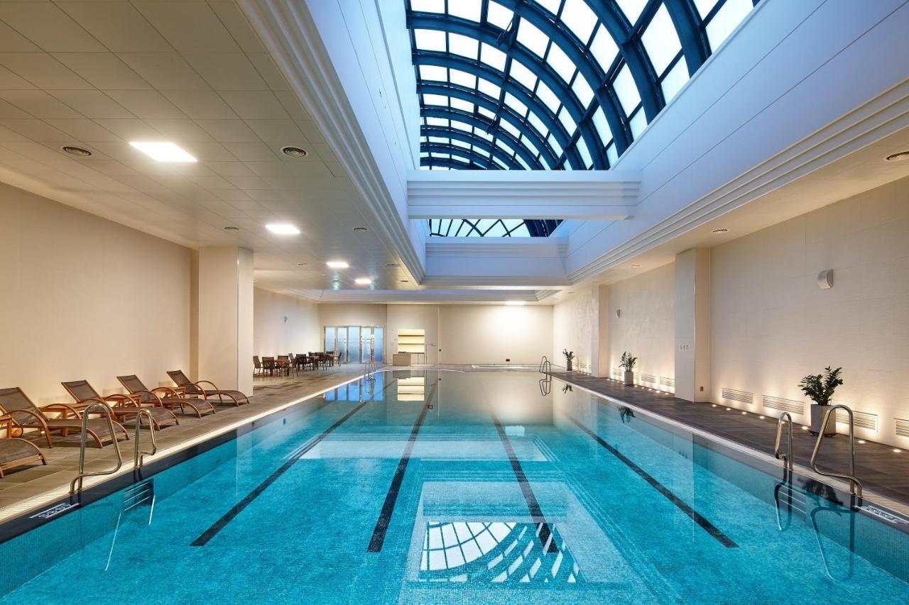Lotte Hotel Busan Exterior foto The pool at The Spa at The Landmark